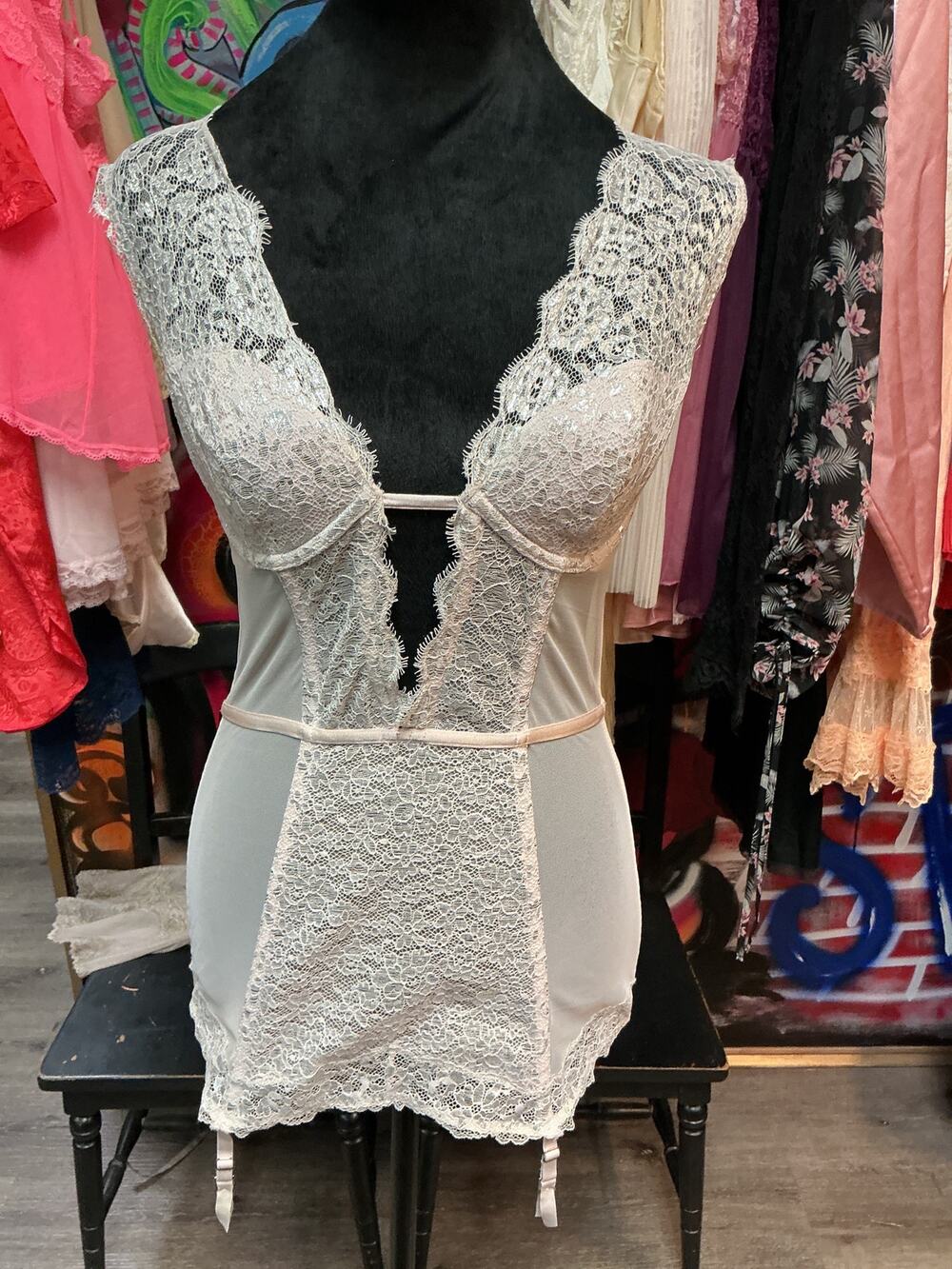 VICTORIA'S SECRET BABY PINK LACE WIRE CUP CHEMISE 34B